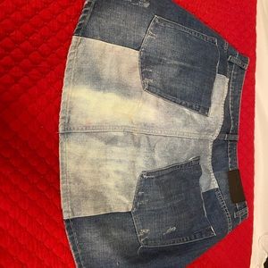 One Teaspoon skirt. Like new condition. Acid wash. Size 31